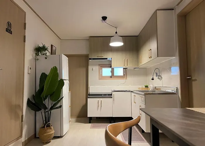 Gini Sindorim Walking Distance From Yeongdeungpo Station Up To 8 People 3 Bedrooms Hongik Station Incheon *