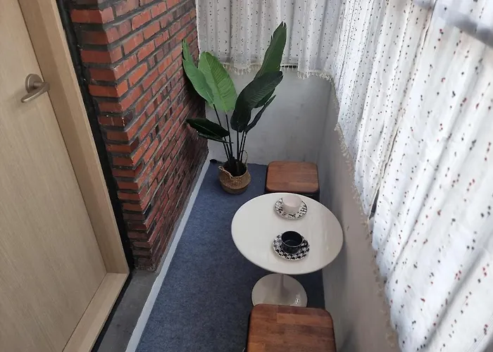 Gini Sindorim Walking Distance From Yeongdeungpo Station Up To 8 People 3 Bedrooms Hongik Station Incheon